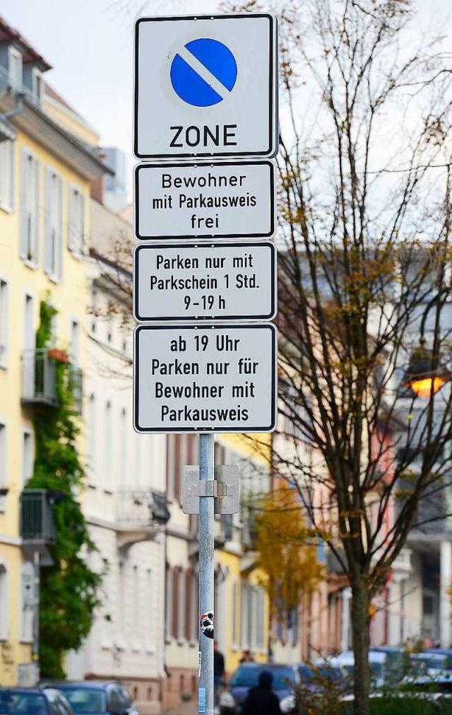 Fr ihre Parkberechtigungen sollen Anw...eiburg knftig deutlich mehr bezahlen.  | Foto: Ingo Schneider