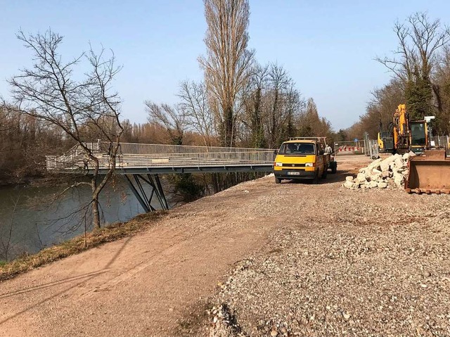 Seit dieser Woche luft der Rckbau de...itarbeiter die Wege wieder herrichten.  | Foto: Jutta Schtz