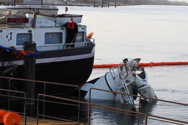 Betonmischer rollt in den Rhein – Frachtschiff verhindert Schlimmeres