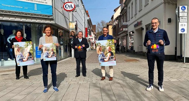 Werbung fr die Innenstadt (von links)...sitzender der Werbegemeinschaft Lahr.   | Foto: Mark Alexander