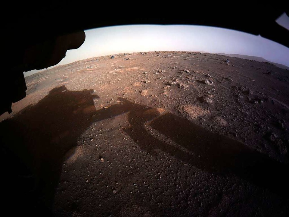 Rover "Perseverance" schickt Panorama-Bild vom Mars ...