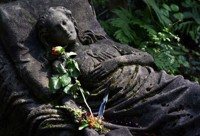 Alter Friedhof in Freiburg-Herdern: Gr...gestorbenen Caroline Christine Walter.  | Foto: Rita Eggstein