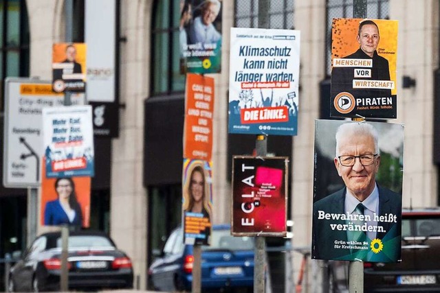 Plakate in Stuttgart werben fr die Parteien.  | Foto: Marijan Murat (dpa)