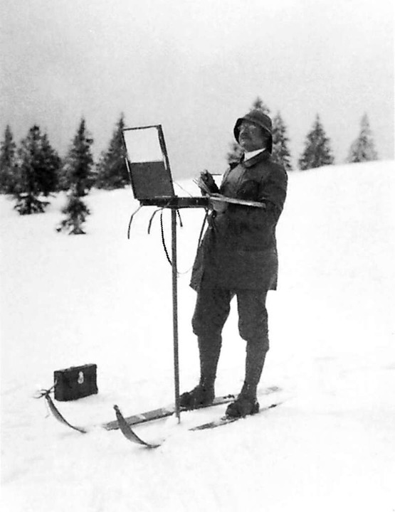 Der Skistock als Stativ: Hermann Disch...eichenblock und Fotoapparat im Schnee.  | Foto: Dischler/ Katalog 