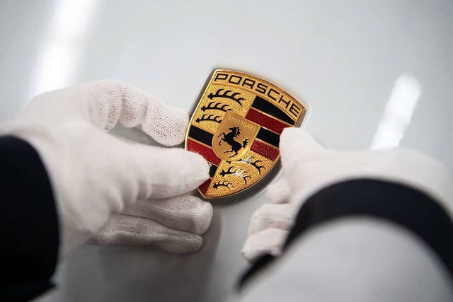 Ein Porsche-Emblem   | Foto: Marijan Murat (dpa)