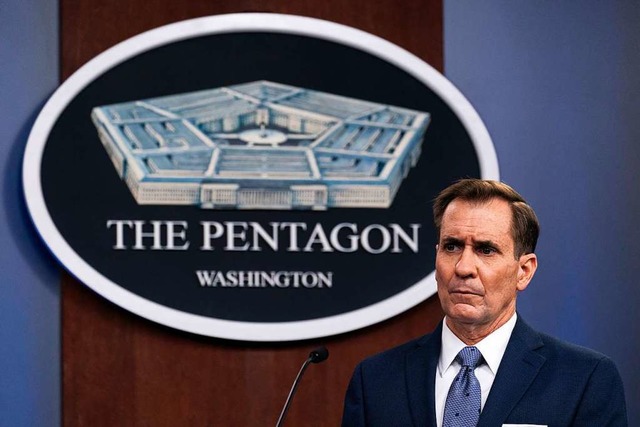 John Kirby, Sprecher des Pentagons, sp...end einer Pressekonferenz im Pentagon.  | Foto: Alex Brandon (dpa)