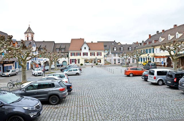 Der zentral gelegene Blumenplatz in Ka...slang vor allem als Parkplatz genutzt.  | Foto: Moritz Lehmann