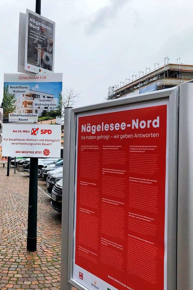 Plakate in der Gundelfinger Ortsmitte werben fr den Brgerentscheid.  | Foto: Sebastian Heilemann