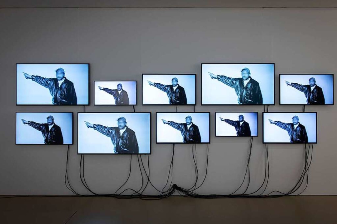 Videoinstallation &#8222;Look&#8220; von Dorian Sari im Kunstmuseum Basel  | Foto: Jonas Hnggi