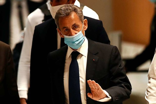 Nicolas Sarkozy bestach laut Pariser Gericht hohen Justizbeamten  | Foto: Michel Euler (dpa)