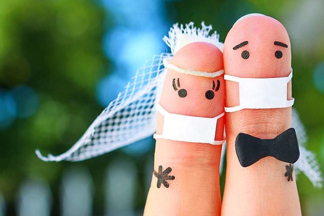 Sieht nicht nach Romantik aus: nur zu zweit und mit Maske zur Trauung?   | Foto: Victoria ? (stock.adobe.com)