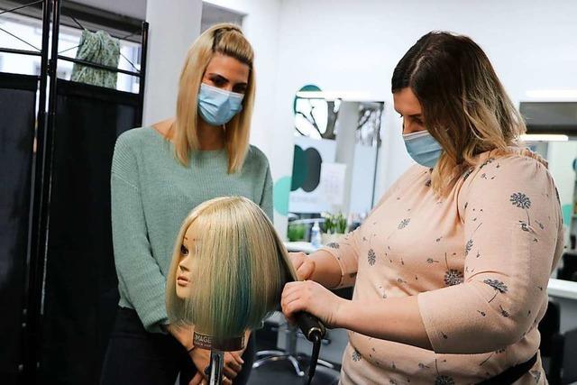 ffnung der Salons: Die Frisuren kommen wieder in Form