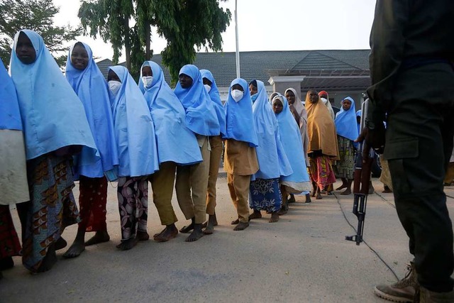 Hunderte verschleppte Schulmdchen aus...Staat Nigeria sind wieder in Freiheit.  | Foto: Sunday Alamba (dpa)