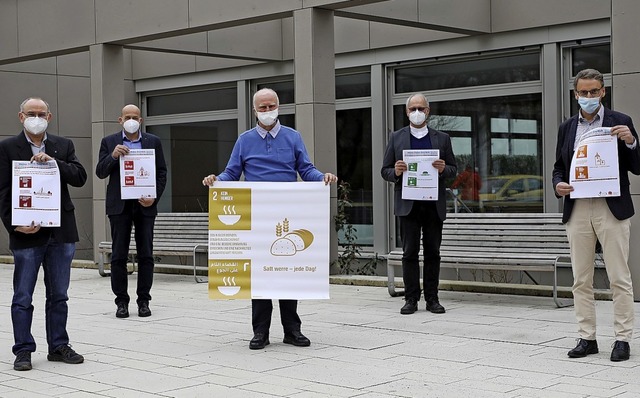 Prsentieren die Plakate: Hans-Jrgen ...ette,  Oberbrgermeister Markus Ibert.  | Foto: Christoph Breithaupt