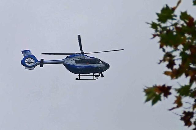 Rollerfahrer stirbt auf B 33 bei Offenburg – Fahndung nach blauem Sattelzug