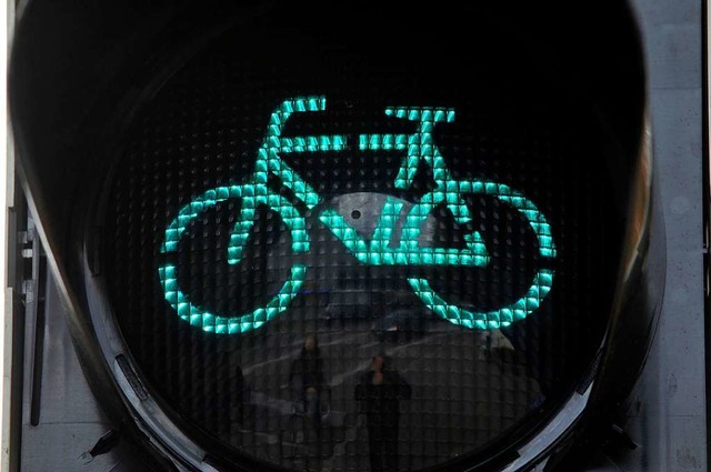 Die Polizei sucht den Fahrer eines grnen Fahrrads. Symbolbild.  | Foto: Ingo Schneider