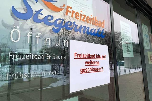 Mitarbeiter des Freizeitbads klagt gegen Abmahnungen