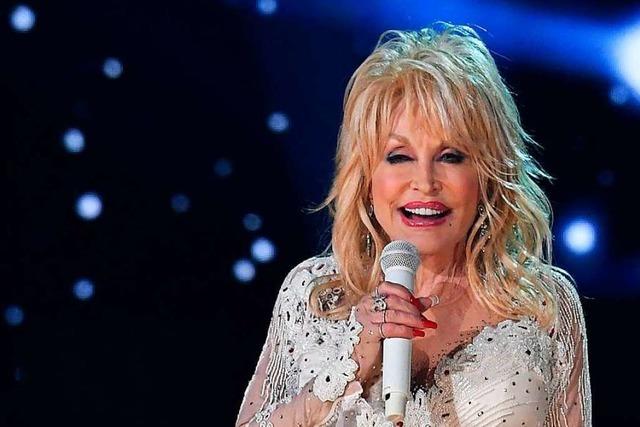 Dolly Parton ist geimpft - und dichtet ihren Mega-Hit 