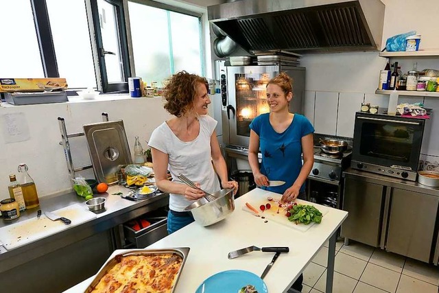 Lea Bartels und Wiebke Gerhardt (von l...den Pausenraum seit 2015 (Archivbild).  | Foto: Ingo Schneider