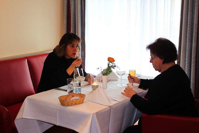 Tochter und Mutter Klipfel aus Zell im...sen im Restaurant Hotel Lwen zu Gast.  | Foto: Martin Klabund