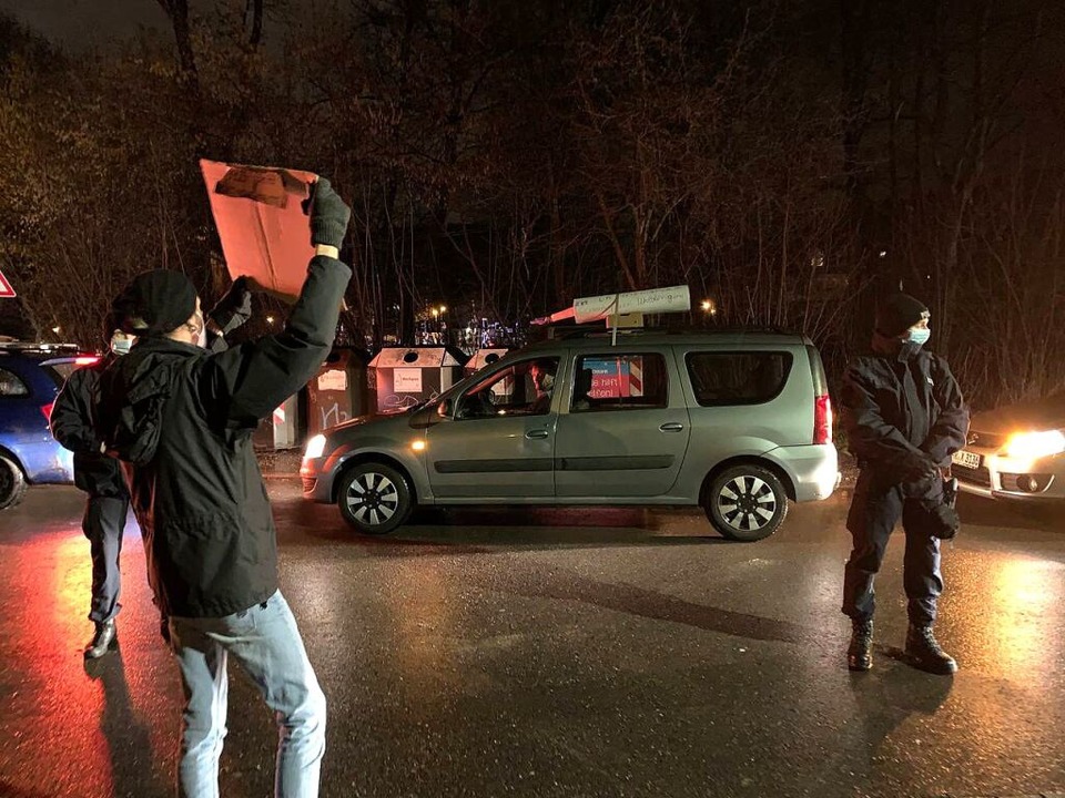 Ein Autokorso von Corona-Kritikern und...monstranten Anfang Februar in Freiburg  | Foto: Sebastian Mller