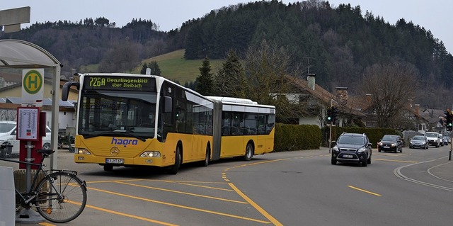 Busse im Schienenersatzverkehr halten ...ve noch barrierefrei umgebaut werden.   | Foto: Nikolaus Bayer