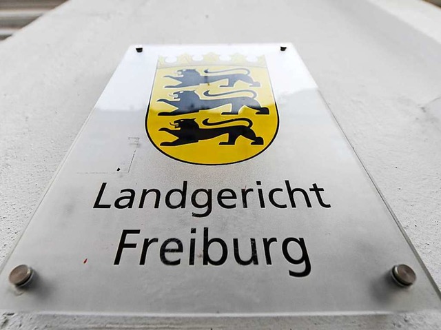 Am Landgericht Freiburg wurde gegen den 24-Jhrigen verhandelt.  | Foto: Patrick Seeger (dpa)