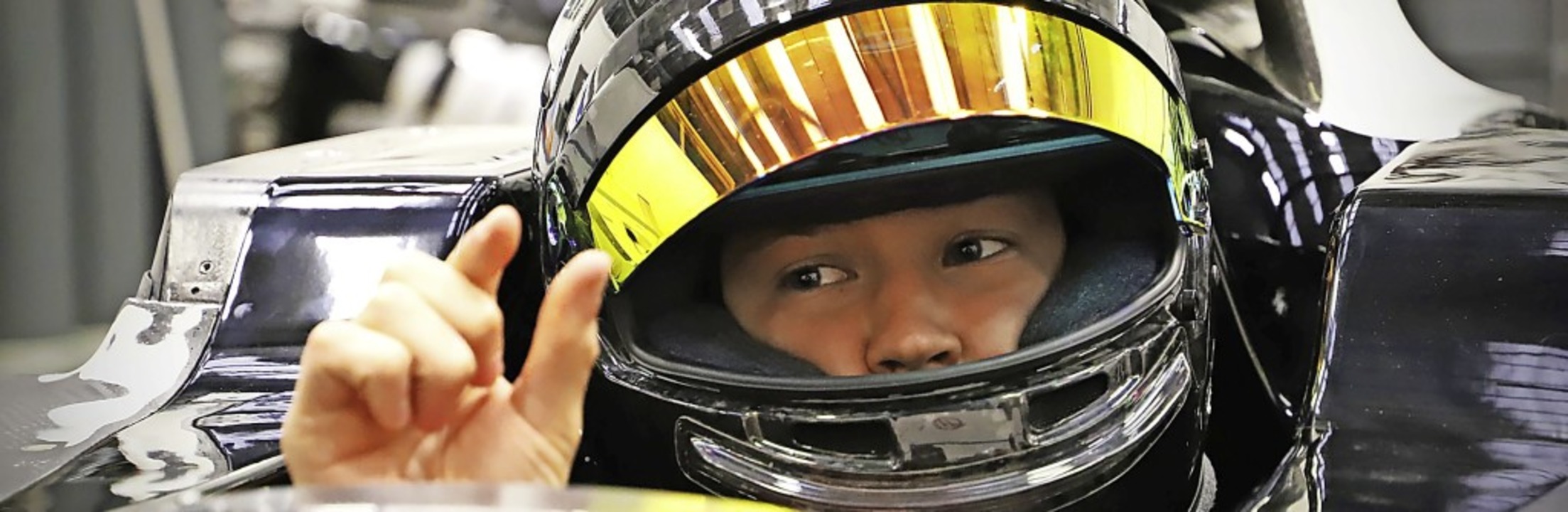 Mick Schumacher in seinem neuen Rennwagen   | Foto: - (dpa)