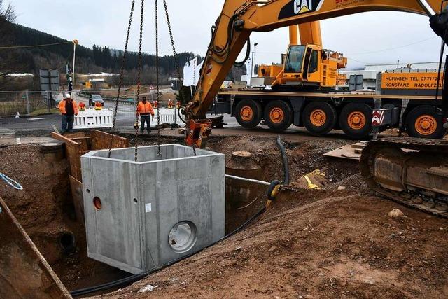 25 Tonnen schweres Sonderbauwerk ins Erdreich eingelassen