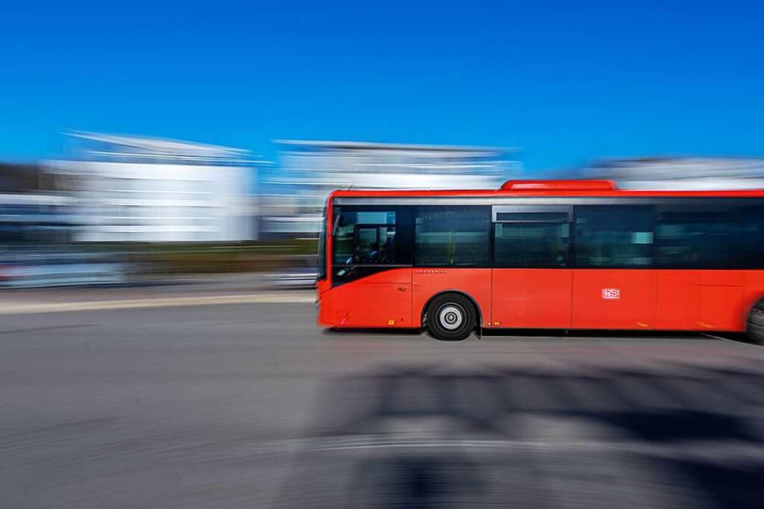 Der Busbahnhof in Hugstetten: Hier bil...e S1 zwischen Freiburg und Gottenheim.  | Foto: Hubert Gemmert