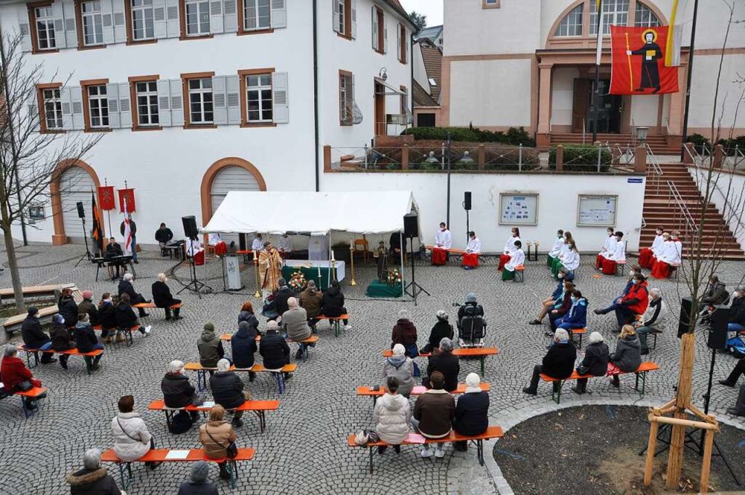 Gottesdienst zum Patrozinium auf dem Kirchplatz  | Foto: Daniel Gramespacher