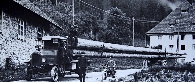 Links die einstige Reithalle zusammen ...         des heutigen Omnibusbahnhofs.  | Foto: Repro: Thomas Mutter