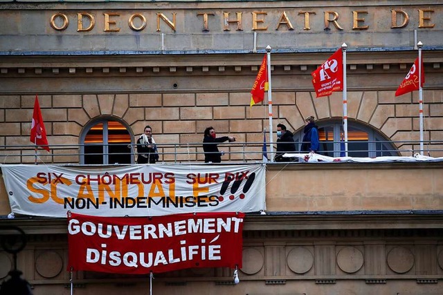 Knstler protestieren auf der Dachterrasse des Pariser Theaters Odon.  | Foto: Francois Mori