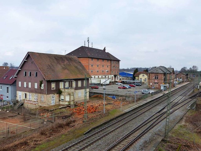 Ein Blick von der Eisenbahnbrcke zum ...uppen.                                  | Foto: Ekkehard Klem