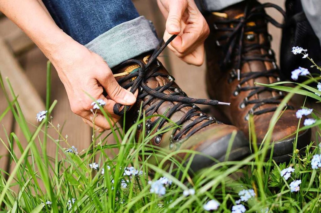 Die Stiefel schnren und gemeinsam los...die Mitglieder des Schwarzwaldvereins.  | Foto: Henning Kaiser