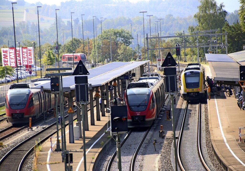 Dem Ausbau des Bahnverkehrs messen die...bei. Im Bild der Bahnhof in Waldshut.   | Foto: Maximilian Halter