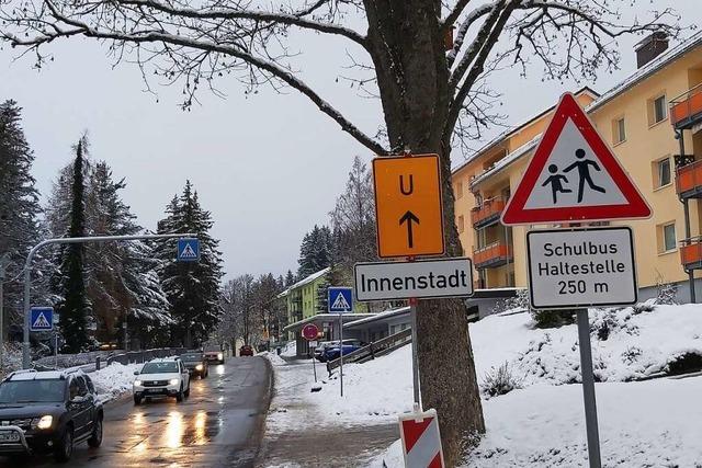 Bundesstraenverkehr durchs Wohngebiet