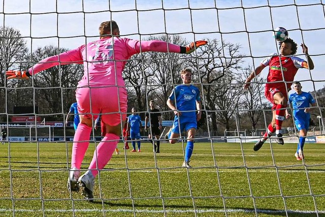 Torgefhrlicher Verteidiger: Kiliann S...rung im Nachholspiel der Regionalliga.  | Foto: Achim Keller