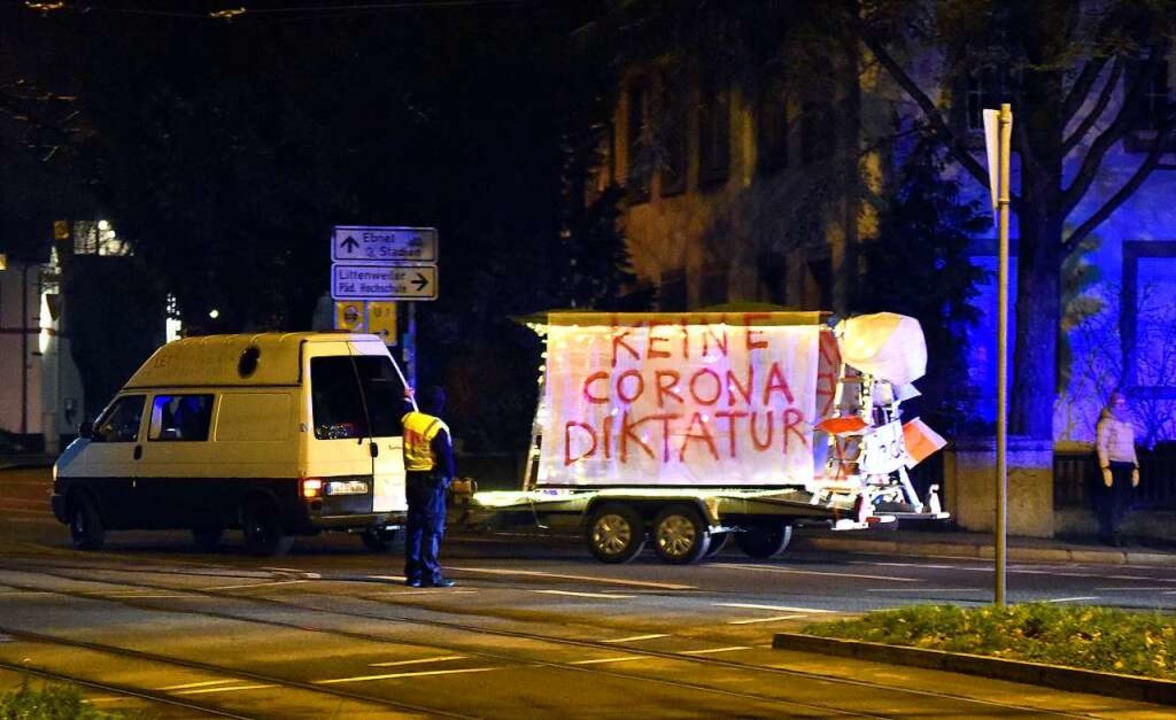 Fürchten eine &#8222;Corona-Diktatur&#... im Februar dieses Jahres in Freiburg.  | Foto: Thomas Kunz