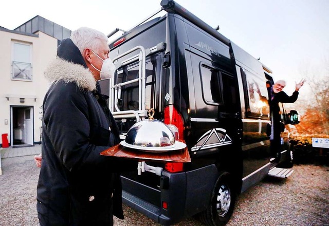 Wohnmobil-Dinner  | Foto: Roland Weihrauch (dpa)