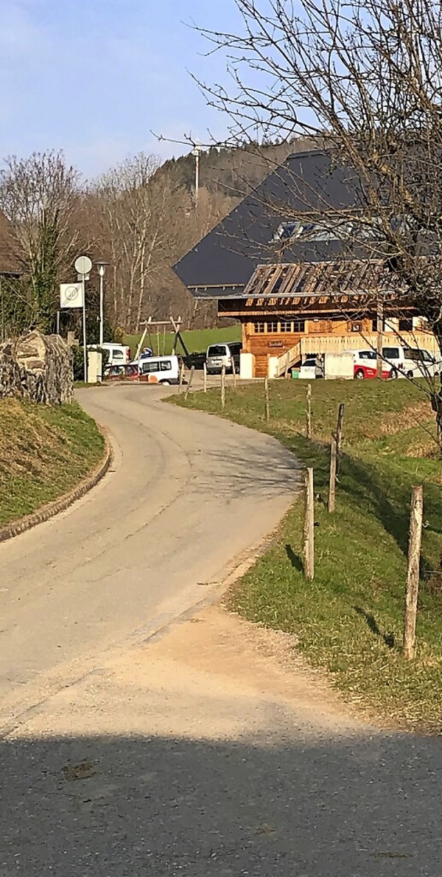 Der Klosterweg soll einen durchgehenden Gehweg erhalten.  | Foto: Michael Drfler