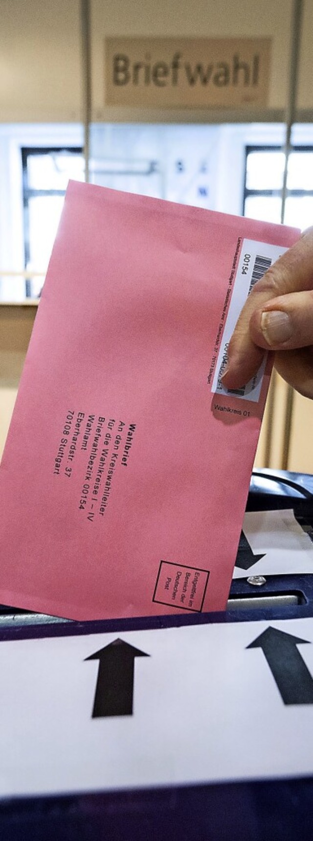Die Briefwahl ist in diesem Jahr sehr ... dritte Wahlberechtigte sie beantragt.  | Foto: Marijan Murat (dpa)