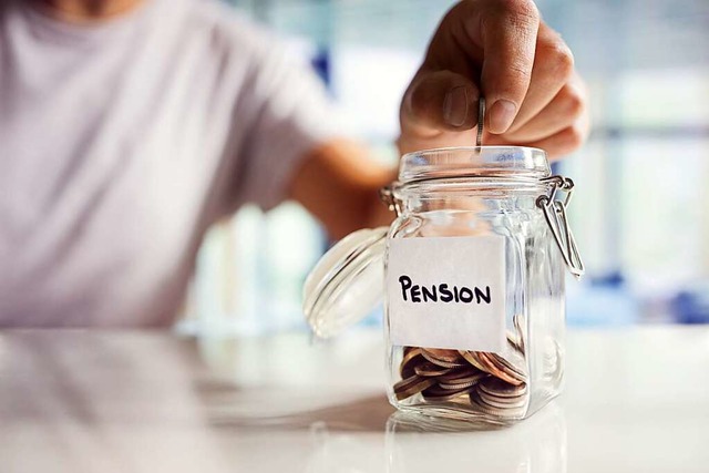 Pension oder Rente? Das kann im Ergebnis einen groen Unterschied machen.  | Foto: Brian Jackson / stock.adobe.com