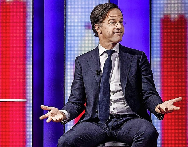 Krisenfest und seit elf Jahren im Amt: Mark Rutte  | Foto: REMKO DE WAAL (AFP)