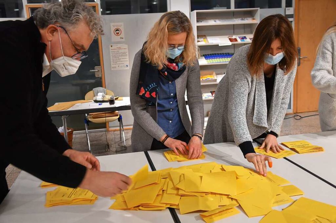 Wahlhelfer am Sonntag in Gundelfingen  | Foto: Andrea Steinhart