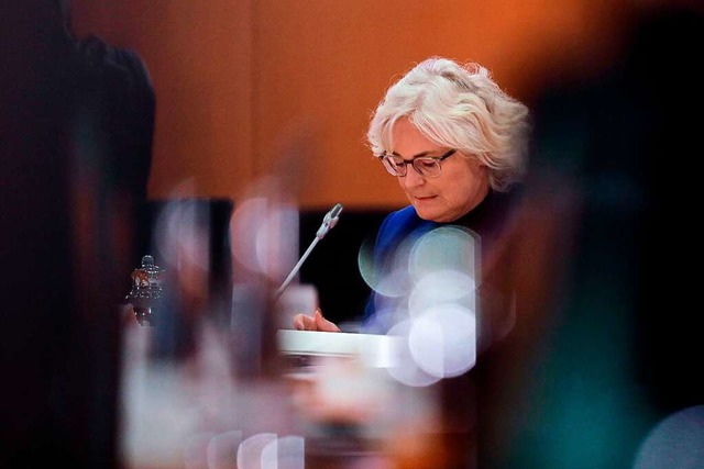 Bundesjustizministerin Christine Lambr...tik am Gesetzesentwurf ernst genommen.  | Foto: MARKUS SCHREIBER (AFP)