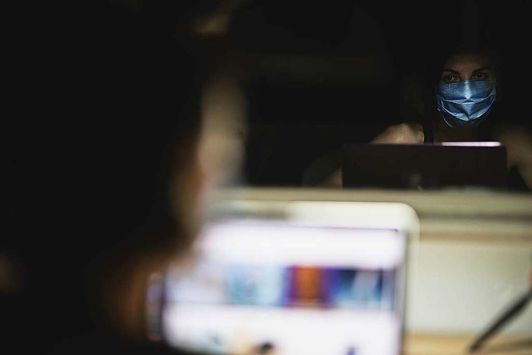 Viele Grnde, um in ein Loch zu fallen, haben derzeit Studierende.  | Foto: Engin Akyurt (unsplash.com)