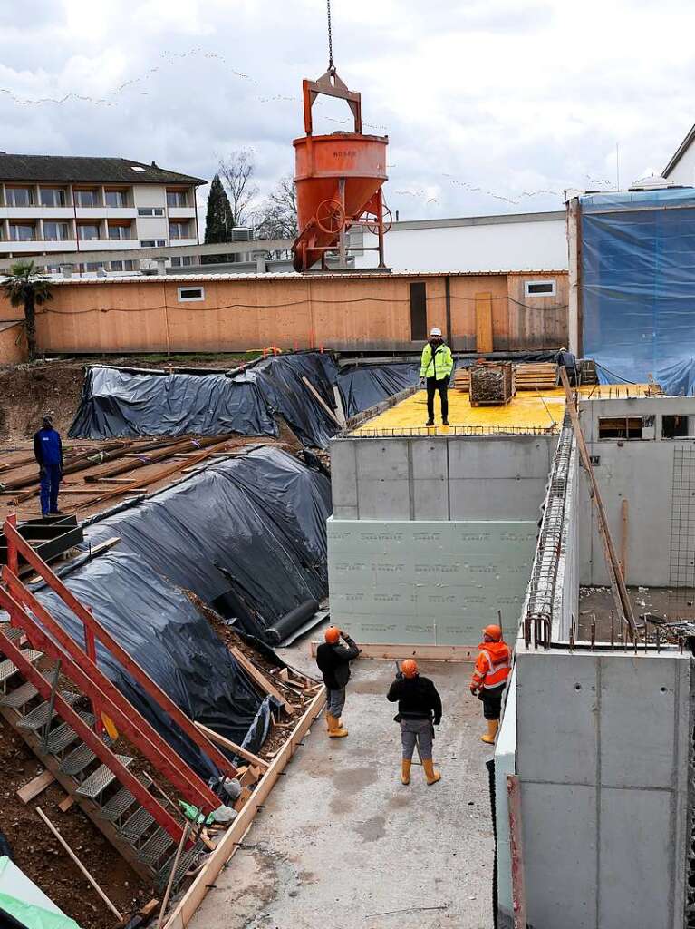 Der Beton fr die Grndung kommt.