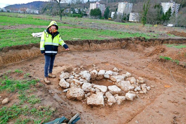 Gertrud Kuhnle vom Landesamt fr Denkm... Baugebiet Kapellenbach-Ost in Wyhlen.  | Foto: Dora Schls