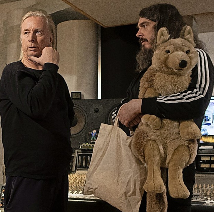 DJ Hell und Jonathan Messe mit Plschw...de ohne Mama Meese im Berliner Studio.  | Foto: Jan Bauer